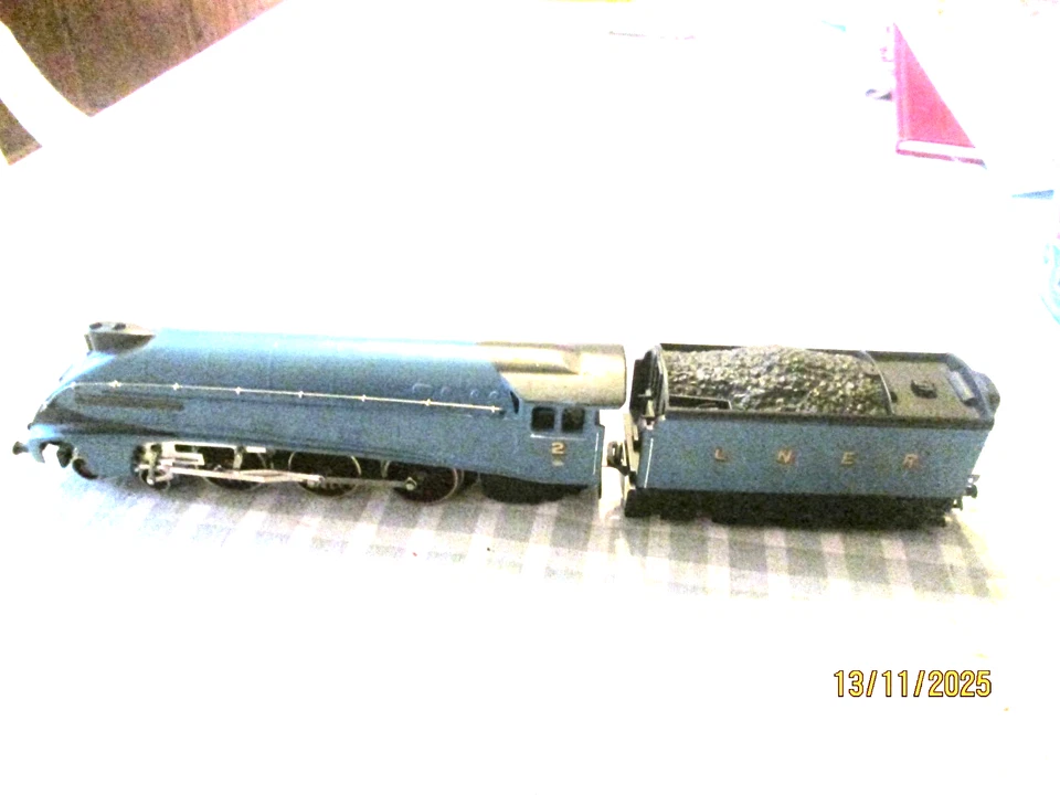 HORNBY DUBLO ?00 GAUGE 2 RAIL-4-6-2 A4  LOCO & TENDER--SIR MURROUGH WILSON-UNBOX - Image 3 of 4