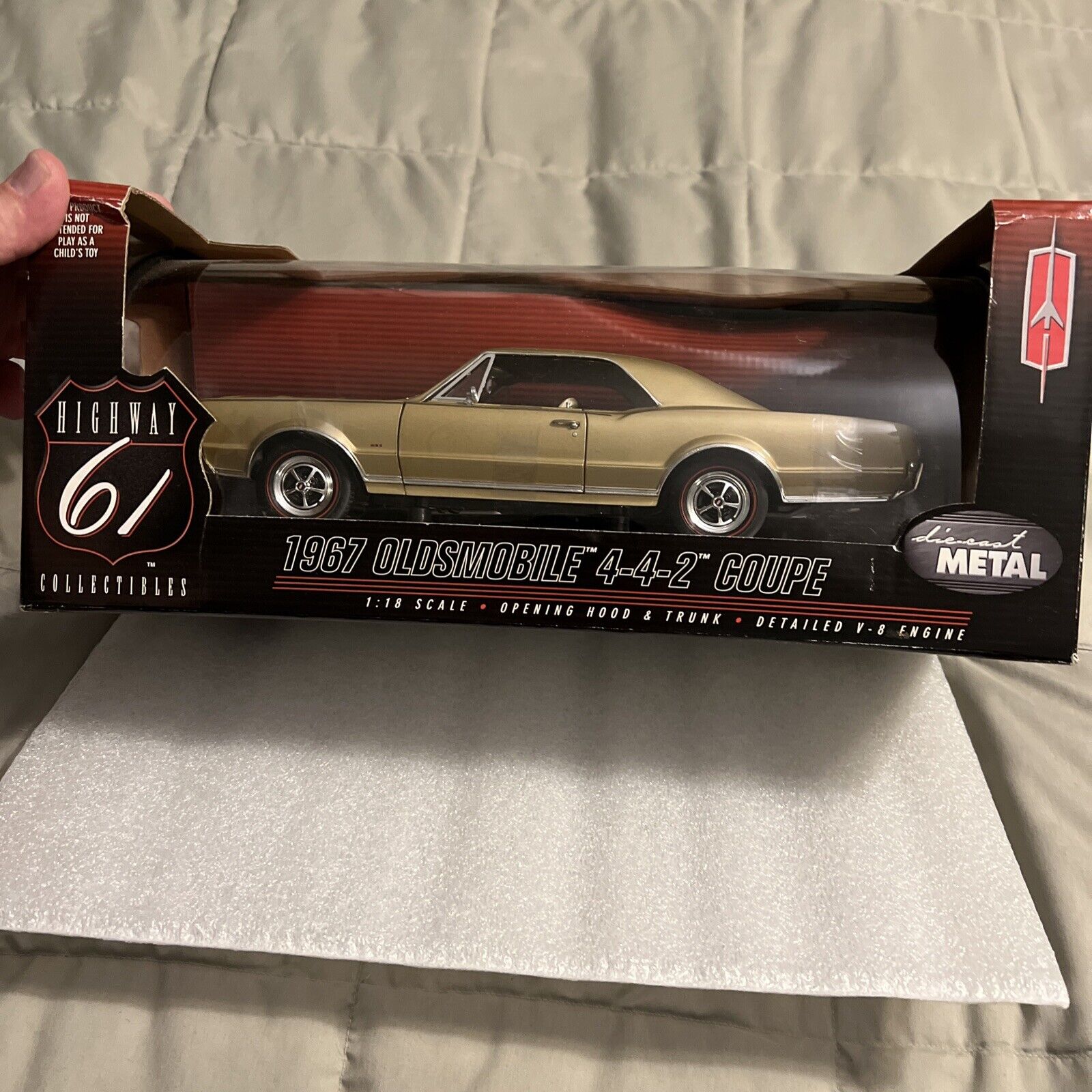 Highway 61 1967 Oldsmobile 4-4-2 Coupe 1:18 Scale Diecast Olds 442 Car 50107