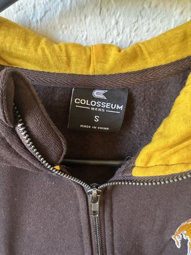 Men's Colosseum Brown Wyoming Cowboys Team Half-Zip Pullover Hoodie Small NWT - Foto 5 di 8
