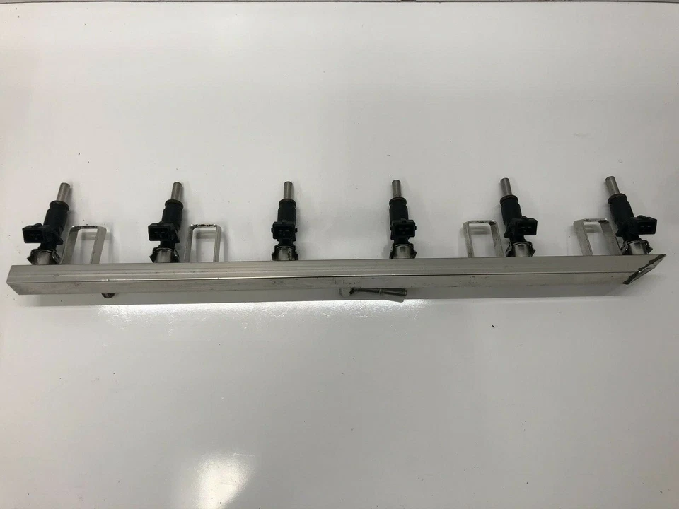 BMW E60 525i 525xi 2004-2010 528i 528xi 530i 530xi riel de combustible OEM  Foto 3 de 4