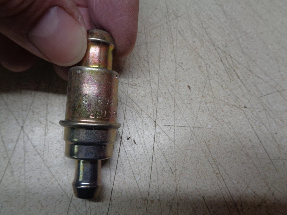 Válvula PCV NUEVO GM Rochester CV869C 82 84 88 Olds Firenza Buick Skyhawk 1.8 2.0 Foto 3 de 4