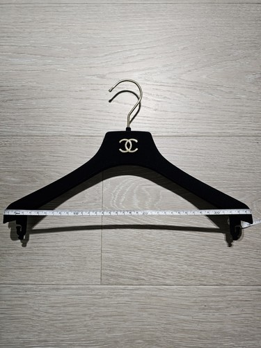 Authentic Chanel Velvet Hanger For Clothings Gold Colour Hardware 35cm - Bild 6 von 6