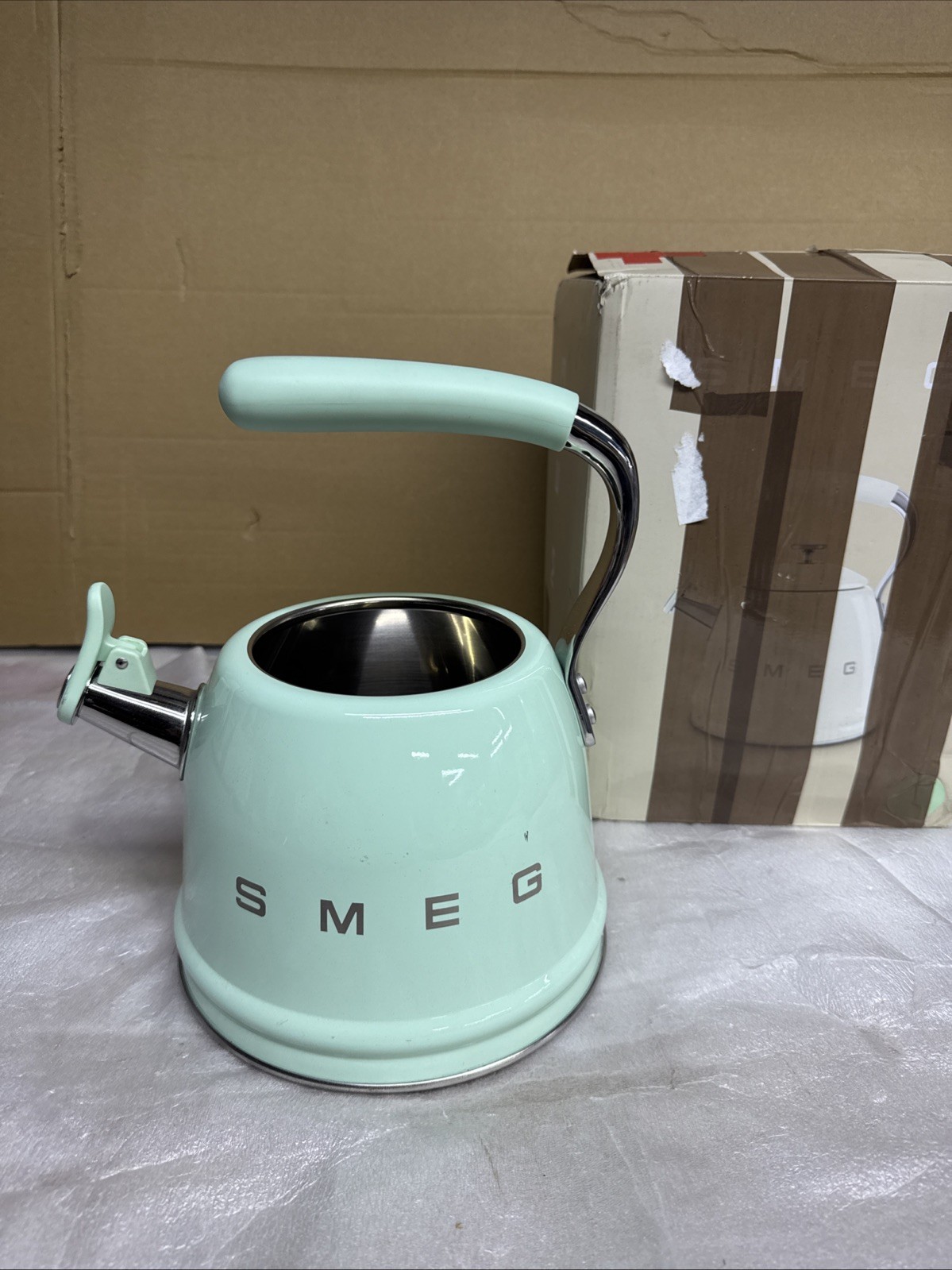 Smeg 50’s Style Whistling Kettle 2.3L White WKF01PG Green No Lid