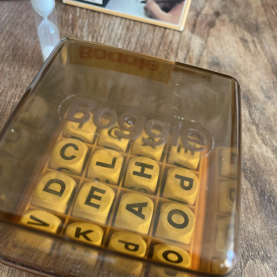 Vintage 1976 Boggle Parker Brothers  Hidden Word Game Original Brown Box - Image 3 of 4