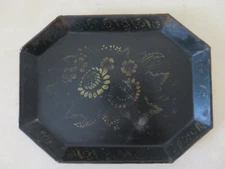 ANTIQUE HANDFORGED & PAINTED TOLEWARE TRAY