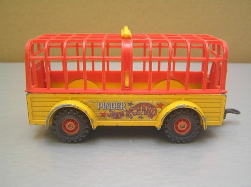 Corgi Toys Gift Set 30 Land Rover and Animal Trailer Pinder Jean Richard Circus - Picture 8 of 10
