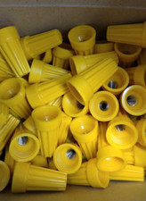 LOT OF 500 GB YELLOW WIRE CONNECTORS TWIST ON CONICAL CONNECTOR TWIST-ON NUTS