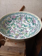 VINTAGE LARGE CHINESE FAMILLE ROSE PORCELAIN BOWL WITH BUTTERFLIES