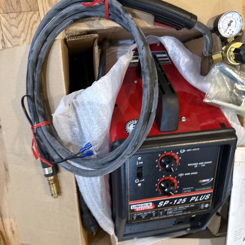 Lincoln Electric SP-125 Plus MIG Welder Kit 120V Wire Feed NEW NIB + EXTRAS - Picture 8 of 24