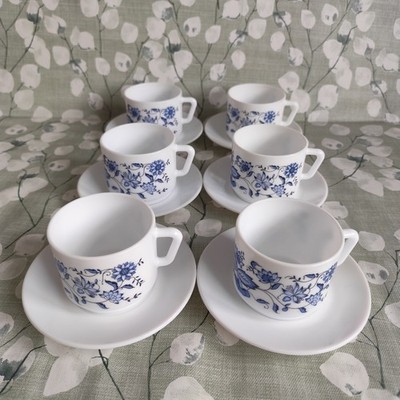 Arcopal France Vintage Milchglas Tasse & Untertasse X6 ASTER weiß blau geblümt 70er