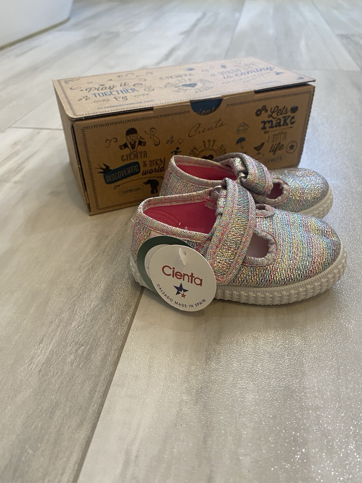 New! Cienta 50083.96 Rainbow Sparkle Mary Jane T-Strap Sneak