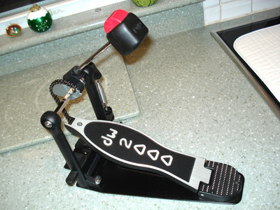 DW 2000 SINGLE BASS DRUM PEDAL DWCP2000. Chain Drive. drum hardware stand