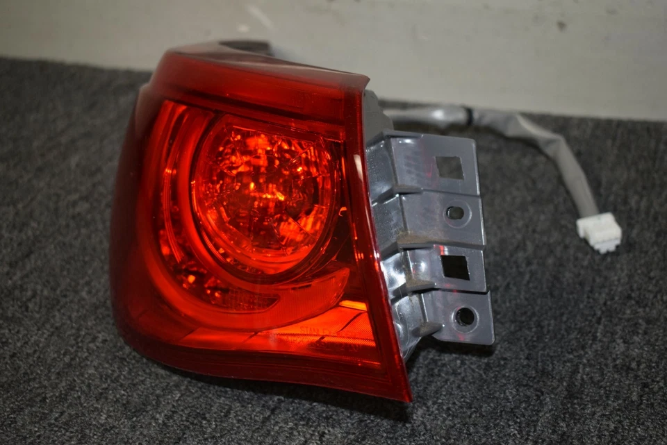 Conjunto de luz trasera izquierda Infiniti NISSAN OEM 16-17 Q50 265554HB0C Foto 3 de 4