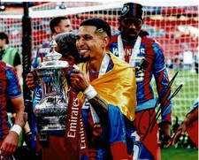 Daniel Muñoz Autographed 10x8 Crystal Palace Photo – FA Cup – AFTAL COA (1198)
