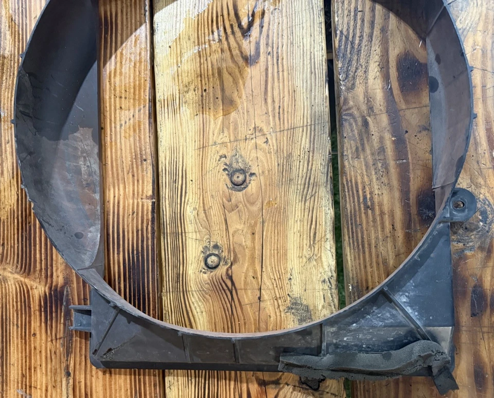 Cubierta del ventilador del radiador Toyota/Lexus OEM LX450 96-97/FJ80 93-97 Foto 2 de 3