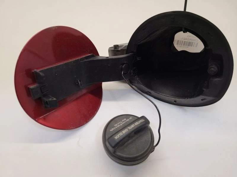 Красная дверь топливного бака 2012-2016 Chevrolet Cruze - Изображение 4 из 4