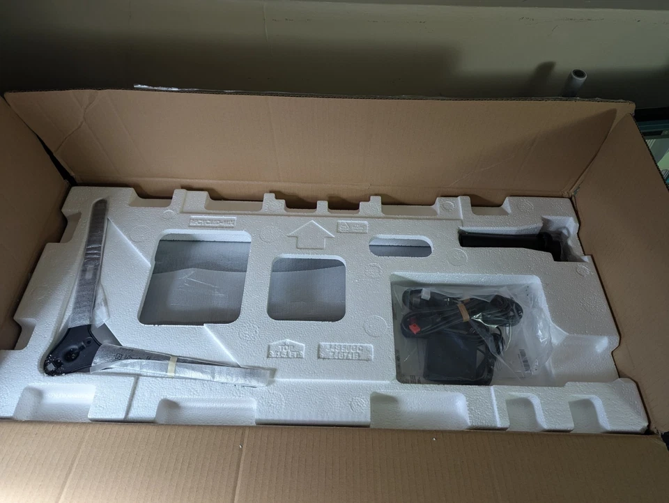 Samsung ViewFinity S5. (S34C504GAN) 34" 1440p HDR 100 Hz Gaming Monitor - Image 4 of 4