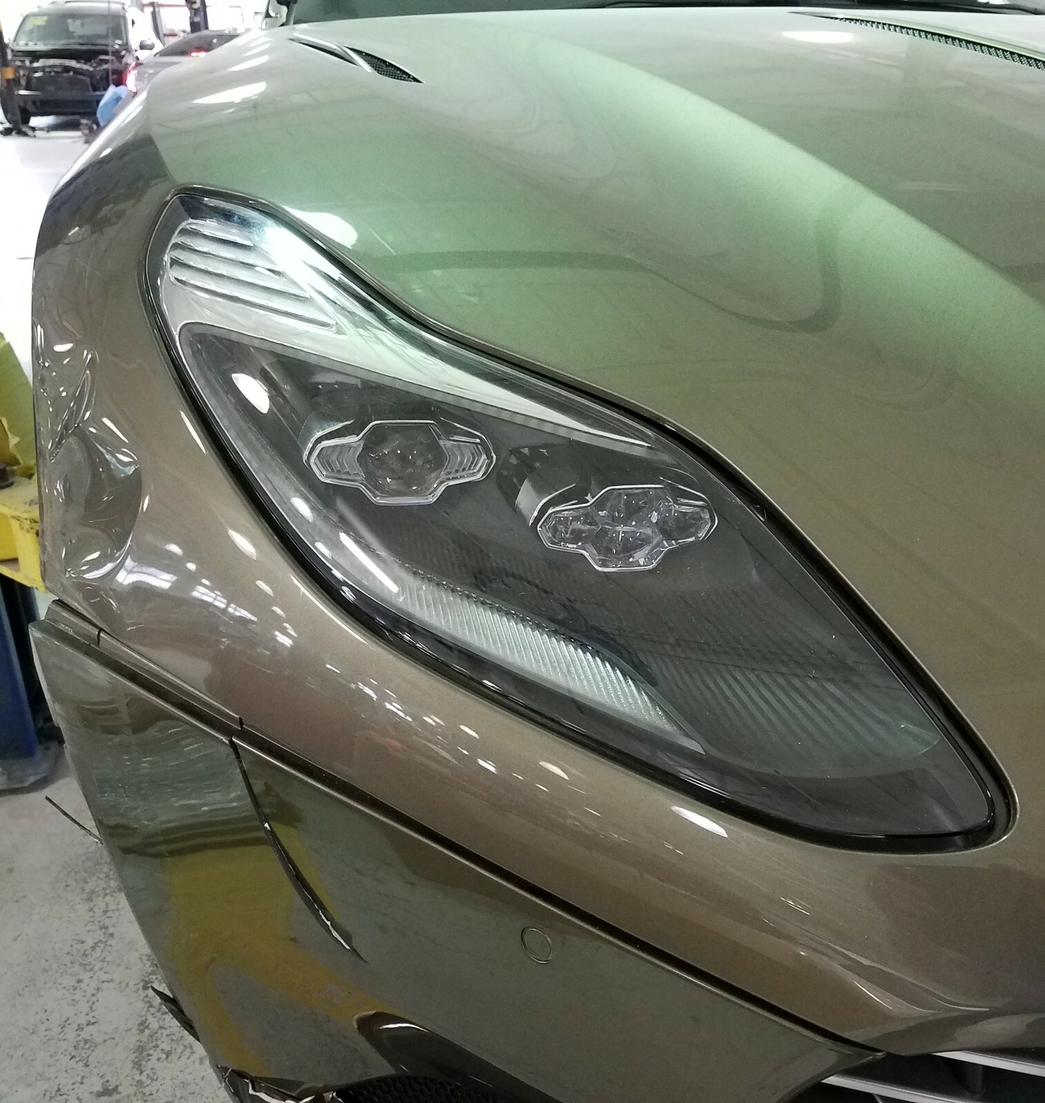 Aston Martin DB11 V12 Hood