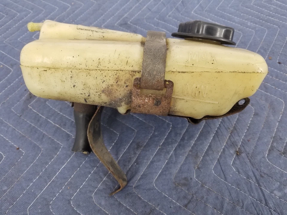 Volvo 240 244 245 кувшин расширительного резервуара перелива охлаждающей жидкости антифриза от оригинального производителя No2625E - Изображение 2 из 4