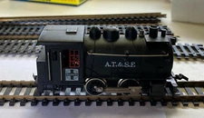 Life-Like AT&SF 0-4-0 Steam Locomotive #98 Dockside Switcher HO scale with track