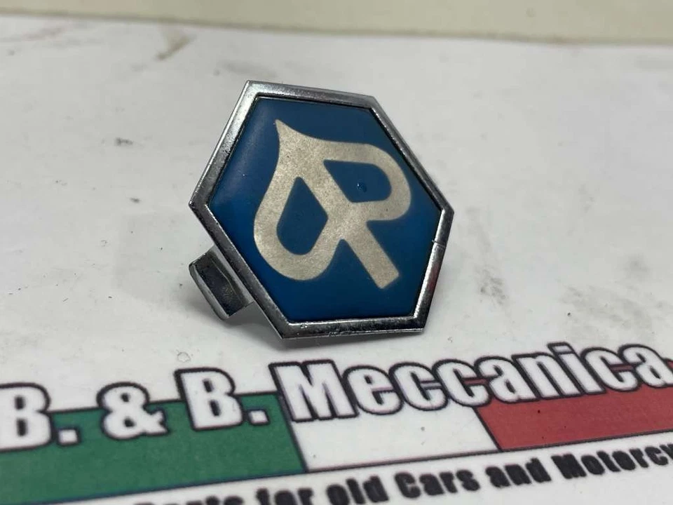 LOGO EMBLEMA SCUDO ANTERIORE PIAGGIO BEVERLY 250 2004-2005 (VW974) - Imagen 2 de 4