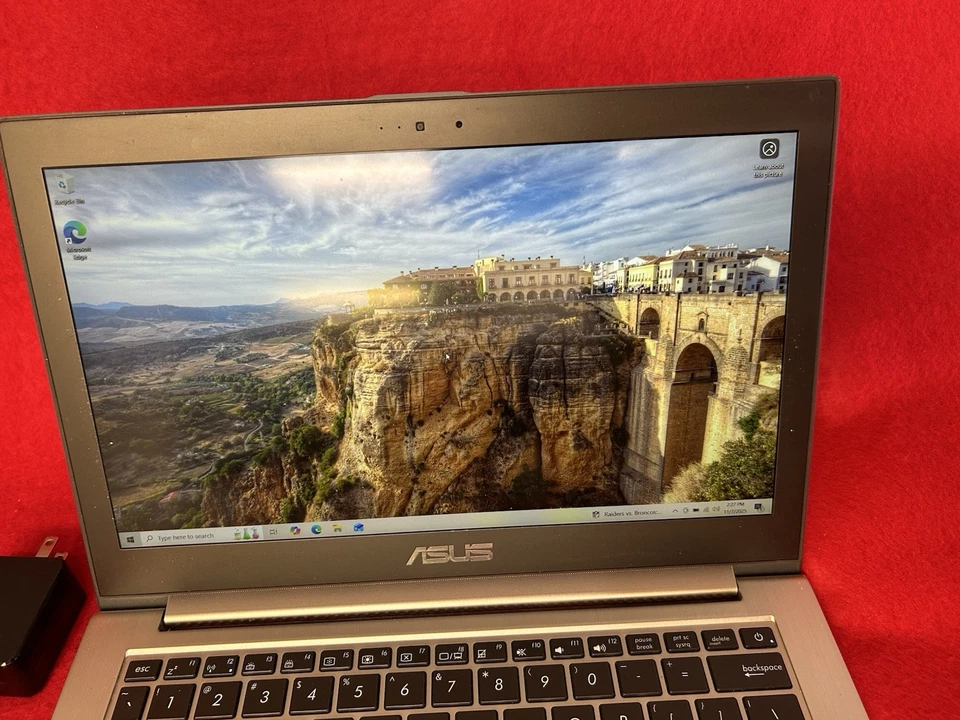 Ноутбук Asus Zenbook UX31A Intel Core i5-3317U @ 1,70 ГГц 4 ГБ 240 ГБ SSD - Изображение 2 из 4