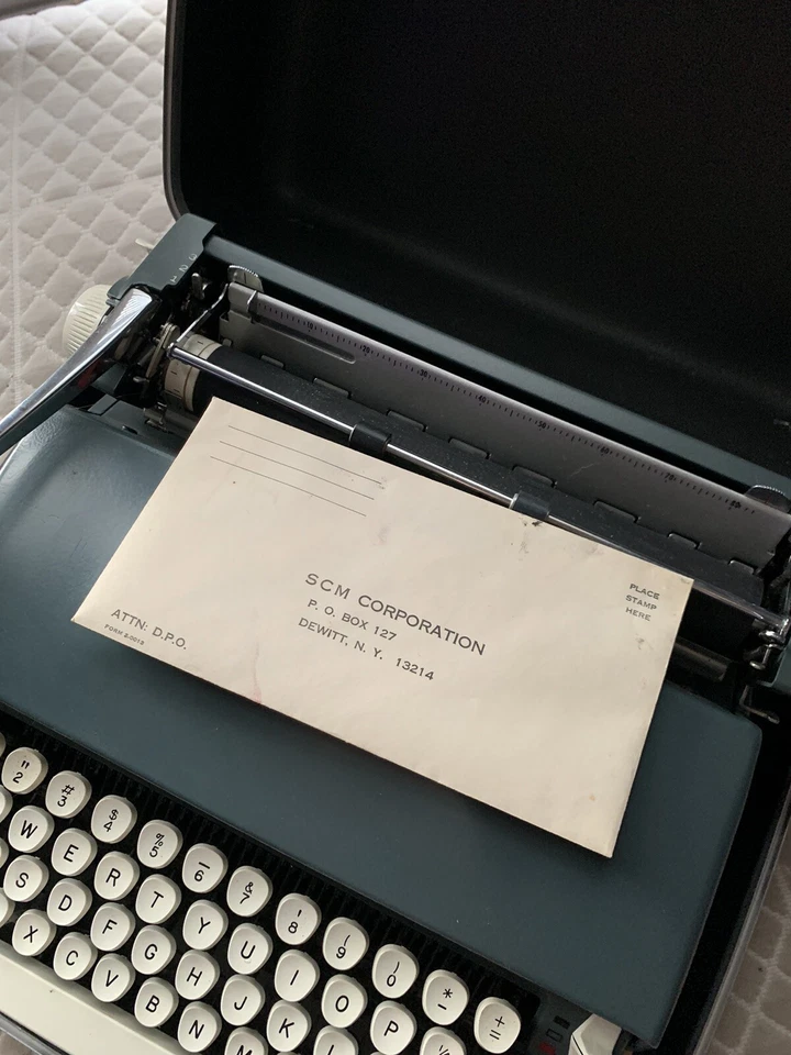 Máquina de escribir portátil Smith Corona Super Sterling con estuche Foto 4 de 4