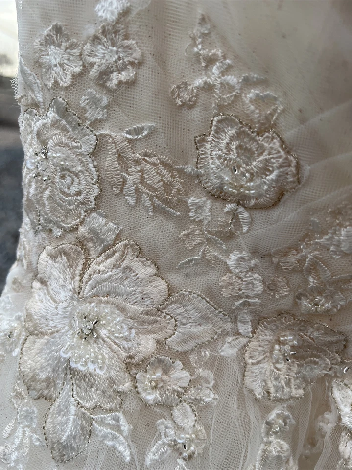 Davids Bridal Ivychanp , Sleeveless Wedding Dress Size 2. - Image 3 of 4