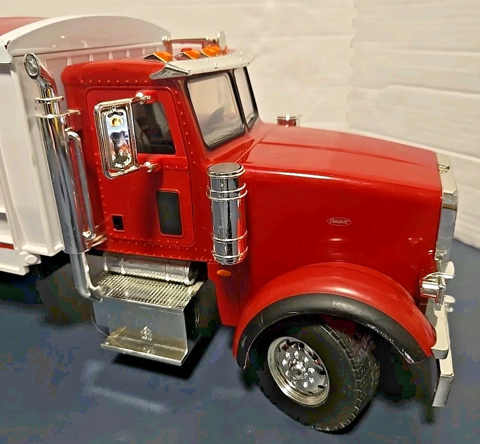 ERTL 1/16 Big Farm Peterbilt Red White Plastic Grain Truck Lights Sound Dump Box - Image 2 of 4