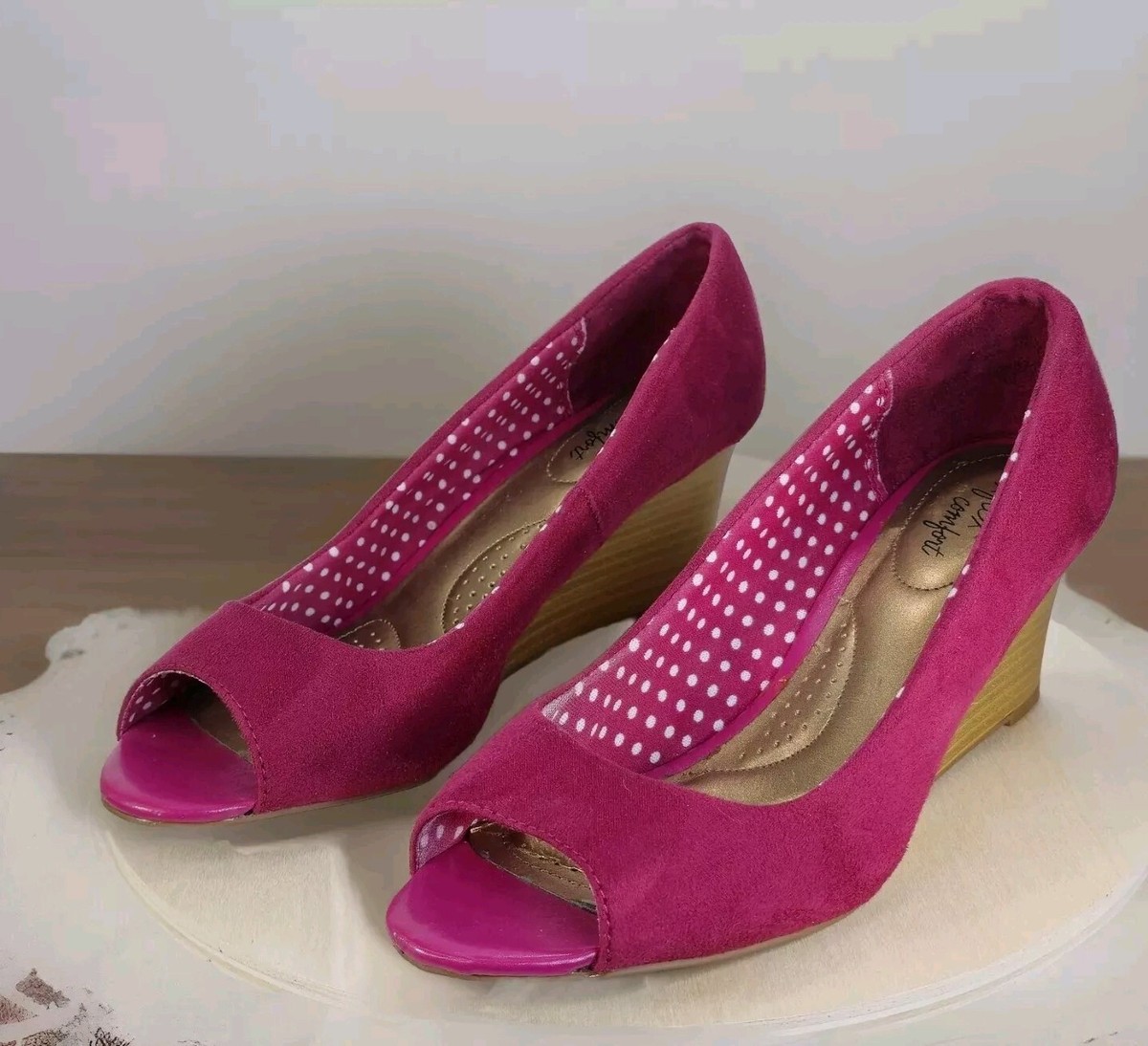 DEXFLEX COMFORT WOMENS RASPBERRY PINK FAUX SUEDE PEEP TOE WEDGE HEELS  CUTE