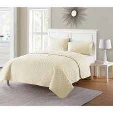 VCNY Home King 3 Piece Nina Ivory 104" x 90" Quilt with Shams Set New