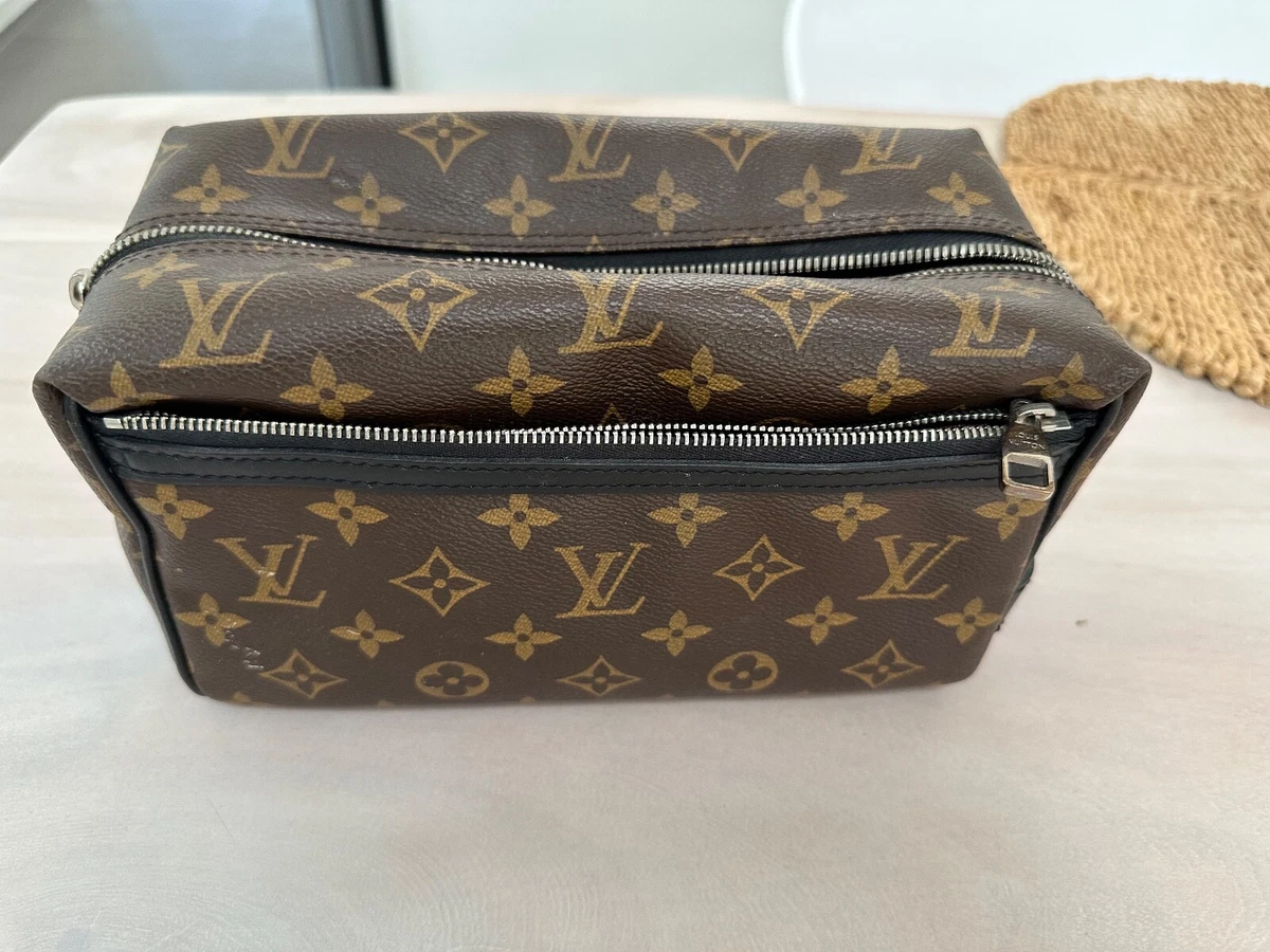 makeup case louis vuitton print