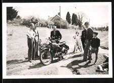 Fotografie Motorrad BSA, Männer protzen mit ihren Motorrädern 