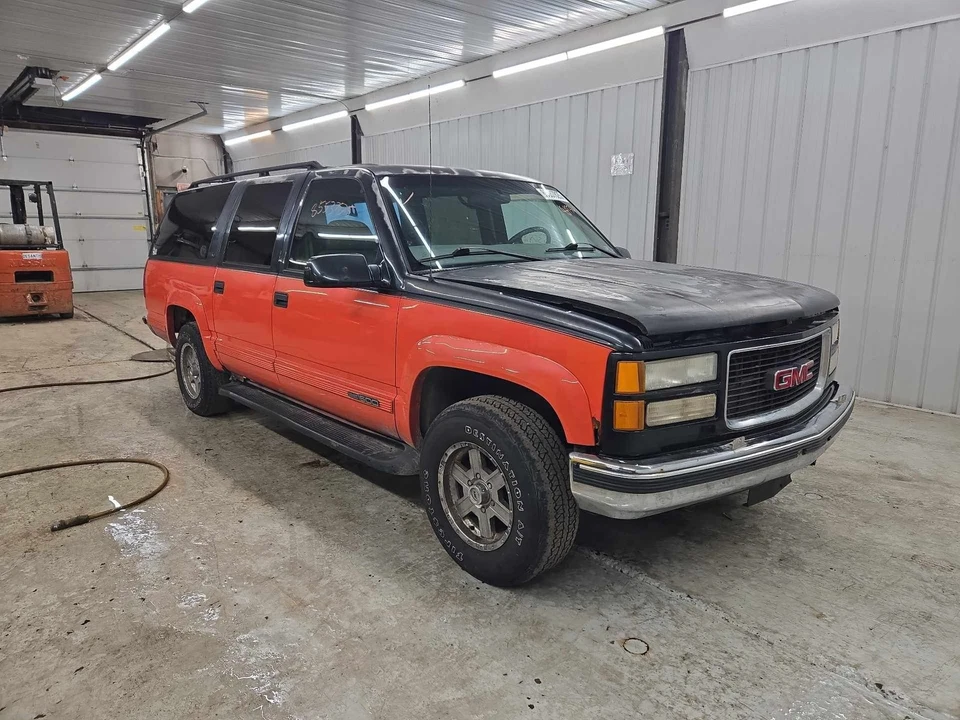 Used Air Cleaner Assembly fits: 1999 Gmc Suburban 1500 5.7 Grade A - Image 2 of 4