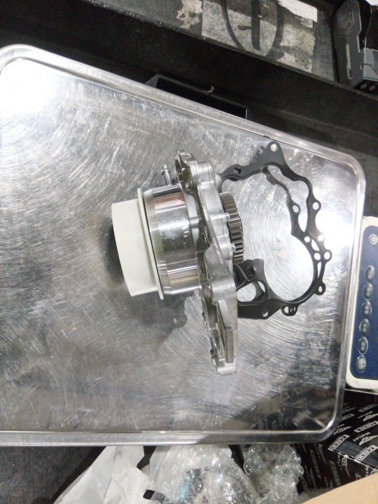 Lamborghini Urus 2010-2013 Water pump with housing P/N 0P2121014H