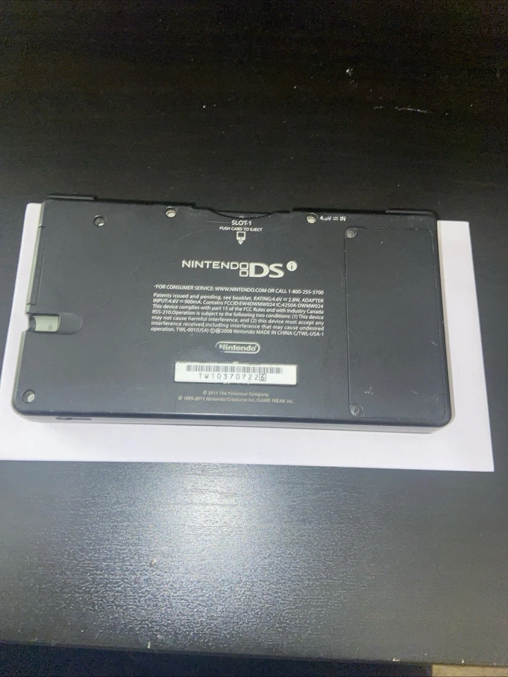 Consola portátil Nintendo DSi Pokémon Reshiram Zekrom negra edición limitada solamente Foto 2 de 4