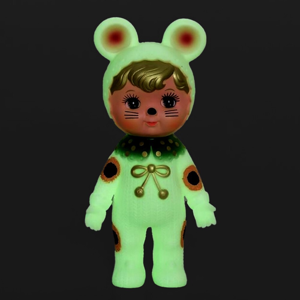 charmy*さま Charmy-Chan Glow in Dark Soft Vinyl 8.3