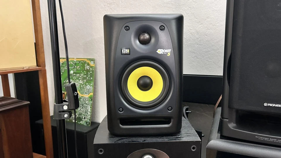 KRK Rokit 5 RPG2 100W Studio Monitor Speaker RCA Unbalanced TLS XLR Balnced Pair - Image 3 of 4