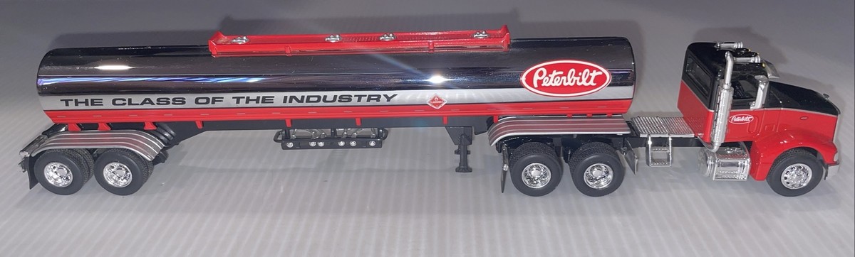 SpecCast 1:64 - Peterbilt 385 Tanker - PB 385 w/Fuel Tanker