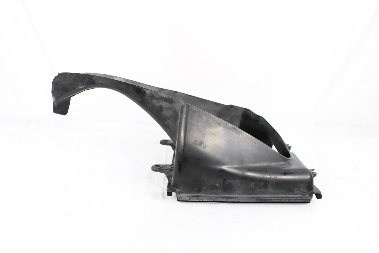 2014-2019 MASERATI GHIBLI FRONT LEFT DRIVER SIDE INTERCOOLER AIR DUCT GUIDE OEM