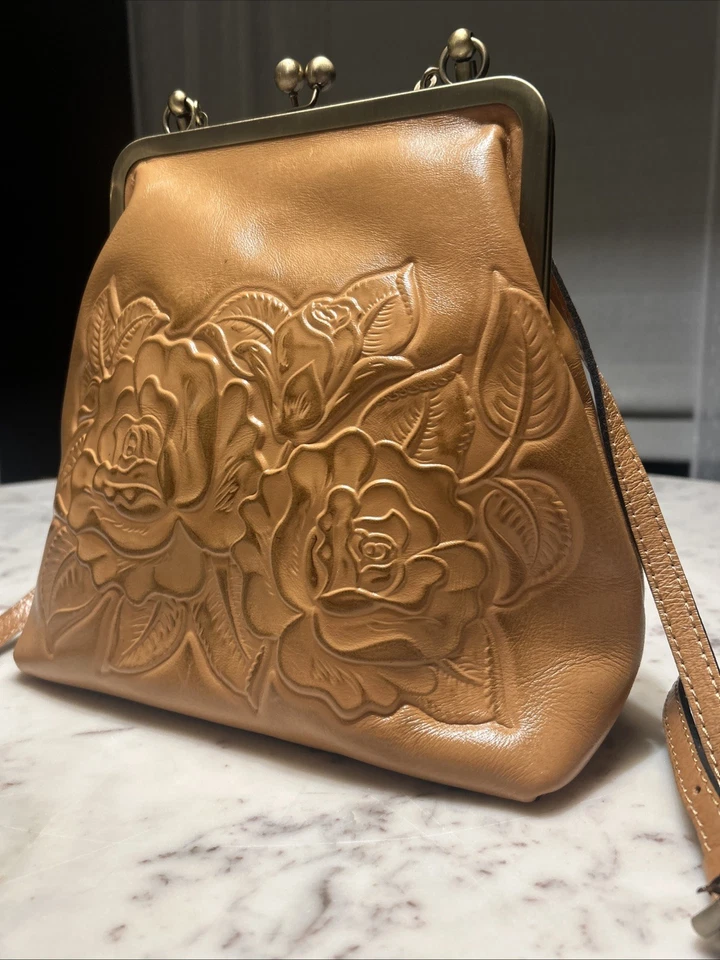 "Bolso Bandolera Patricia Nash Cuero Kisslock 10""x10"" Usado en Excelente Condición" Foto 2 de 4