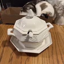 Vintage California L63 Pottery Tureen Covered Dish White Wheat With Tray& Ladle