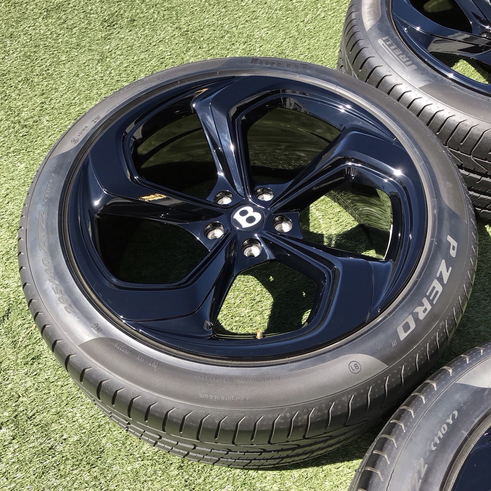 Bentley Bentayga Wheels Set of 4 Black P/N 36A601025