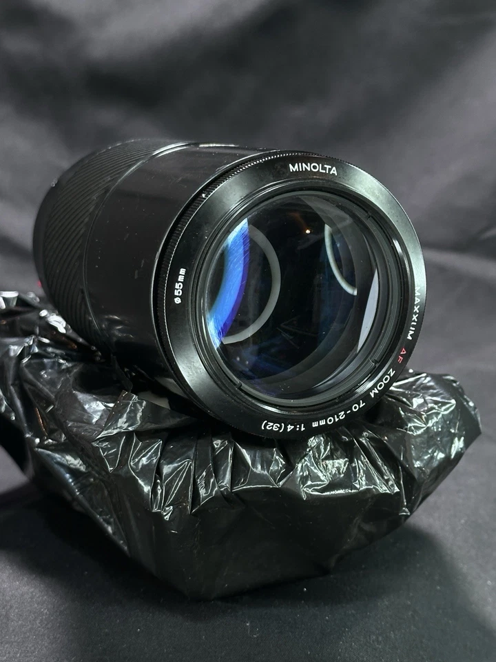 Minolta 70-210mm F/4 Macro Alpha Mount Autofocus Lens - Image 2 of 4