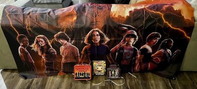 NETFLIX STRANGER THINGS 4 PC BUNDLE!!! Includes Banner/Book/Lunch Box & Figures!