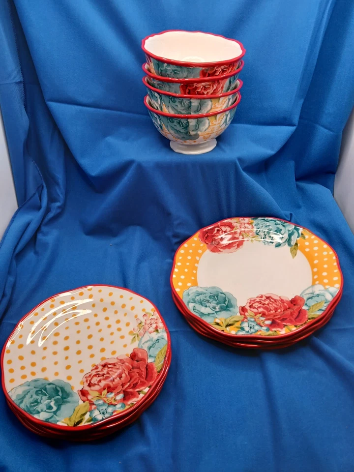 Juego de vajilla de 12 piezas The Pioneer Woman Red Blossom Jubilee Foto 3 de 4