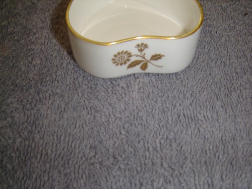 Vintage Spode Bone China Heart Shaped Dish with Lid F 967 M - Picture 6 of 7