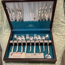 1847 Rogers Bros. Flair Silverplate Flatware Set 42 Pieces Storage Chest Utensil