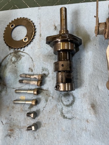 1982 Honda ATC 185S cylinder head camshaft assembly 247 - Picture 7 of 14