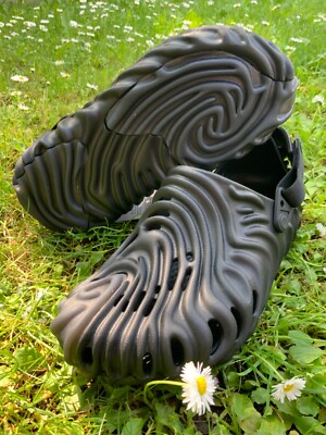 Crocs x Salehe Bembury The Pollex Clog Sasquatch Schwarz EU 42-43 | US 9